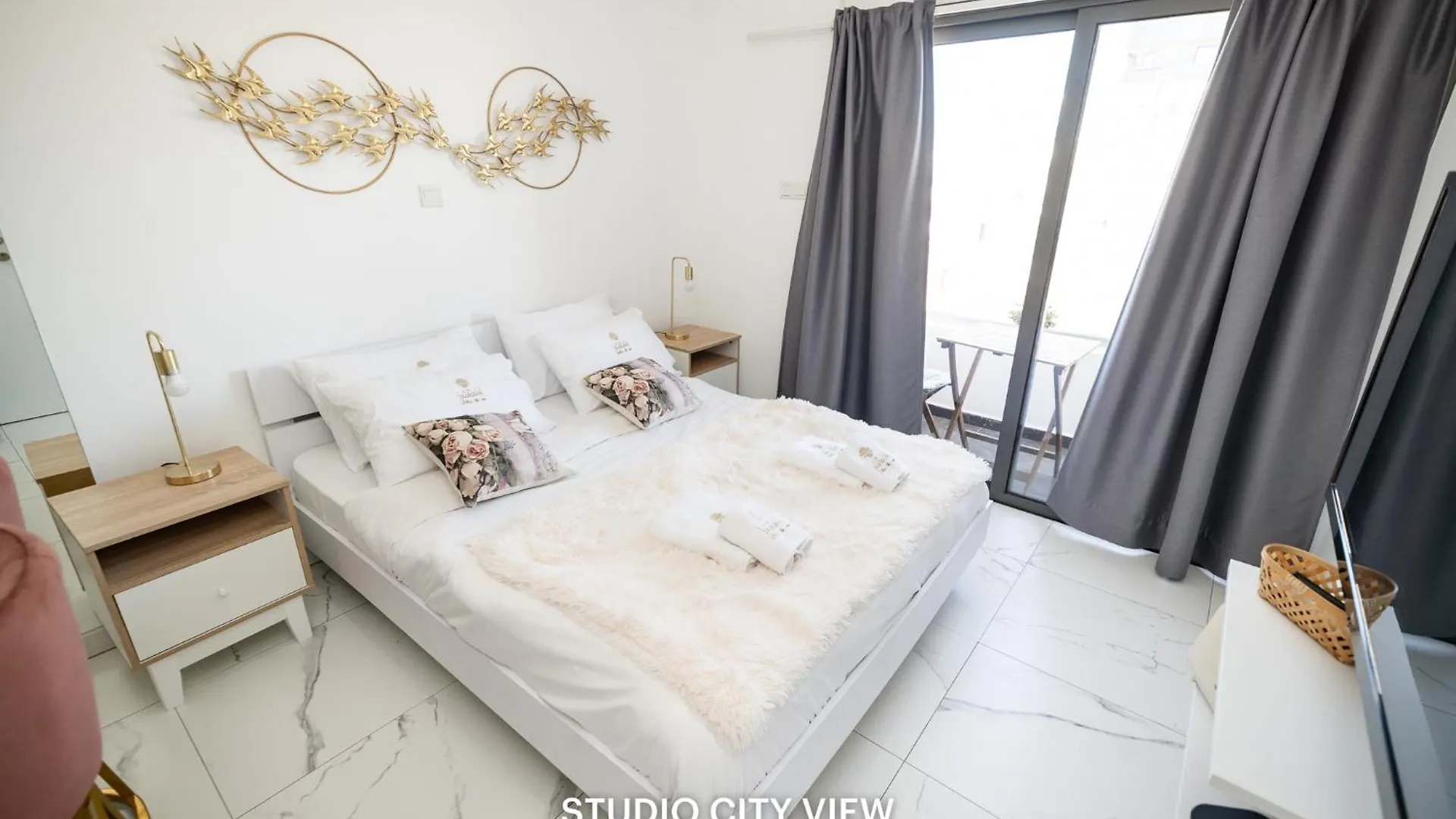 Lazuli Seaview Apartments 2Bdr Ларнака